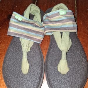 *bogo* Sanuk Sandals